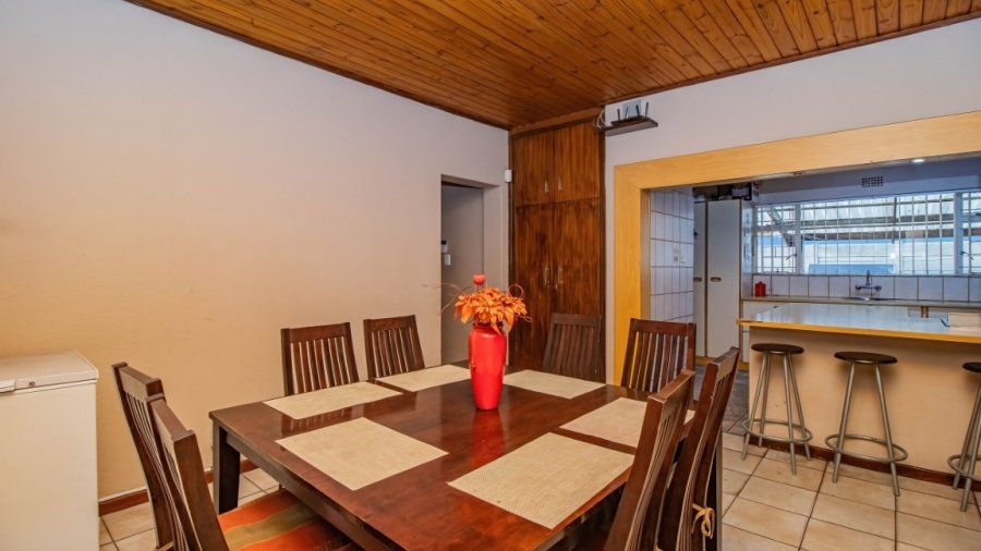 4 Bedroom Property for Sale in Oakglen Western Cape